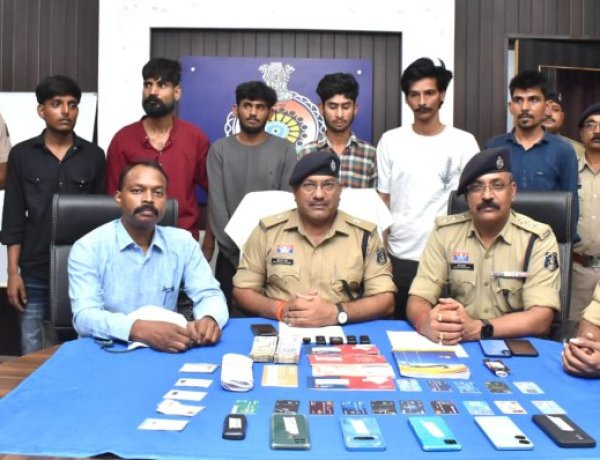 दुर्ग पुलिस की बड़ी कार्रवाई : अंतर्राज्यीय साइबर ठग गिरोह का भंडाफोड़