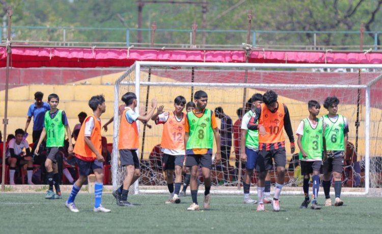 भिलाई में फुटबॉल का जुनून, टॉप खिलाड़ियों को वर्ल्ड कप जर्सी से नवाजा गया