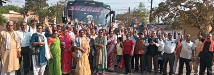 वरिष्ठ नागरिकों ने की धार्मिक यात्रा, मदकूद्वीप व अन्य स्थलों का किया भ्रमण