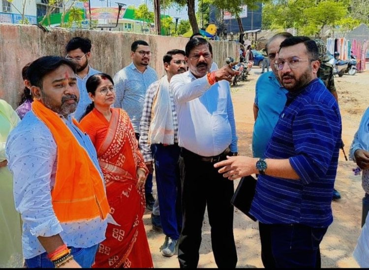 पुराना बस स्टैंड इंदिरा मार्केट में बनेगी अत्याधुनिक मल्टीलेवल पार्किंग, महापौर अलका बाघमार ने किया स्थल निरीक्षण