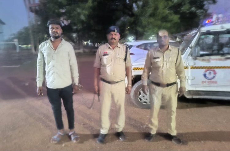 गरीब हितग्राहियों के बैंक खाते बदलकर हड़पी योजना की रकम, दुर्ग पुलिस ने पकड़े आरोपी