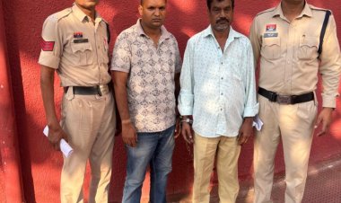 जमीन का सौदा कर ली रकम, फिर नामांतरण रुकवाया; पिता-पुत्र पर कार्रवाई