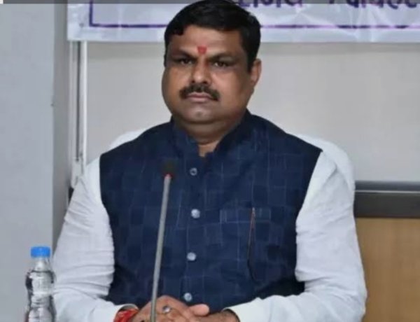 CM हेल्पलाइन 1076 में शिक्षा मंत्री गजेन्द्र यादव के खिलाफ शिकायत, भर्ती रोकने का आरोप