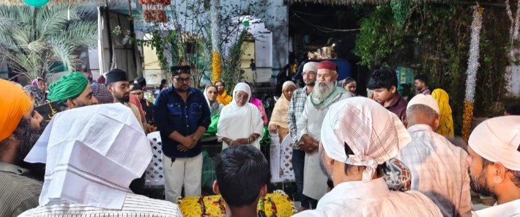 नानी अम्मा के 20वें उर्स में उमड़ा अकीदतमंदों का सैलाब, चादरपोशी व लंगर का आयोजन