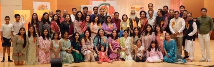 भिलाई वासियों के नेतृत्व में अमेरिका के सेंट लुईस में पहली बार हुआ भव्य कवि सम्मेलन