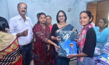 “बेटी बचाओ, बेटी पढ़ाओ”अभियान में जीई फाउंडेशन ने बालिकाओं को दी शैक्षणिक सामग्री