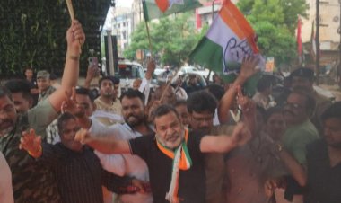 राहुल गांधी की गिरफ्तारी के विरोध में भिलाई में कांग्रेस का प्रदर्शन, बारिश में फूंका प्रधानमंत्री मोदी का पुतला