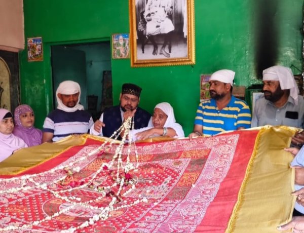 भिलाई से ताजबाग नागपुर रवाना हुई उर्स पाक की चादर, अकीदतमंदों ने मांगी अमन-चैन की दुआ