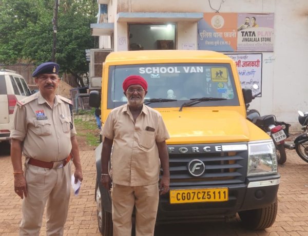 तेज रफ्तार और लापरवाही से स्कूल वाहन चलाना पड़ा भारी, 4 वर्षीय मासूम को गिराकर घायल करने वाला चालक गिरफ्तार