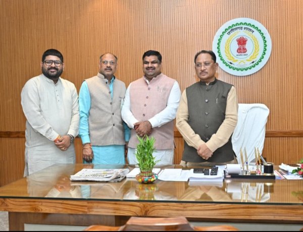 मुख्यमंत्री विष्णु देव साय को बोल बम समिति के संयोजक जितेन्द्र वर्मा ने 17 अगस्त को आयोजित विशाल बोल बम कांवर यात्रा में किया आमंत्रित