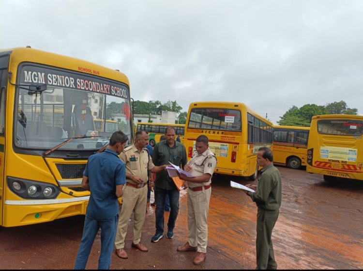 स्कूल बसों पर बड़ा एक्शन: दुर्ग में 201 बसों की जांच, 12 पर चालान, 41 ड्राइवर स्वास्थ्य जांच में मिले अस्वस्थ