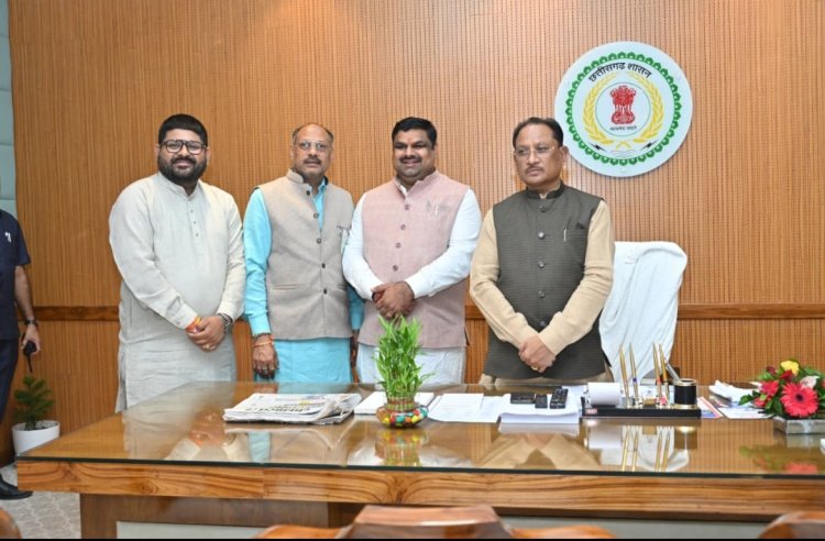 मुख्यमंत्री विष्णु देव साय को बोल बम समिति के संयोजक जितेन्द्र वर्मा ने 17 अगस्त को आयोजित विशाल बोल बम कांवर यात्रा में किया आमंत्रित