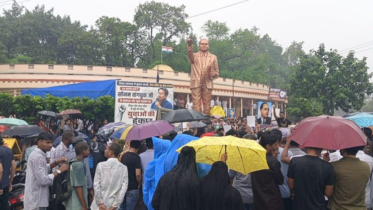 सोनम वांगचुक के समर्थन में रायपुर में प्रदर्शन, पेपर लीक पर युवाओं का आक्रोश