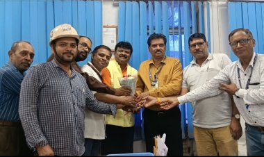 सीजीएम जगेंद्र कुमार से बीएमएस प्रतिनिधिमंडल ने की सौजन्य मुलाकात, सम्मान कर दी बधाई, एसपी-2 एवं एसपी-3 के श्रमिकों की समस्याओं, स्वास्थ्य-सुरक्षा और नॉन-फाइनेंशियल गिफ्ट को लेकर हुई चर्चा