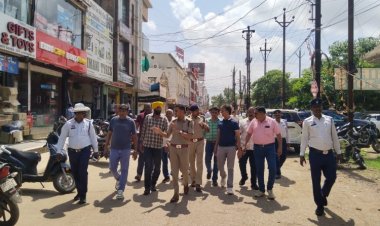 सड़क पर पार्किंग और अतिक्रमण पर शिकंजा, सुपेला में ट्रैफिक सुधार को लेकर पुलिस-व्यापारियों की बैठक