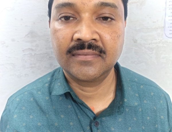 हेमचंद यादव विश्वविद्यालय में वित्तीय अनियमितता का बड़ा मामला, अधीनस्थ कर्मचारी के वेतन से ₹1.49 लाख हड़पने के आरोप में कुलसचिव गिरफ्तार