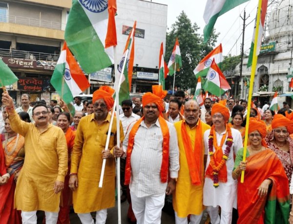 दुर्ग में निकली भव्य तिरंगा यात्रा, जेआरडी स्कूल मैदान से शहीद चौक तक गूंजे भारत माता के जयकारे; जनप्रतिनिधियों, युवाओं और सैकड़ों नागरिकों ने दिखाया राष्ट्रभक्ति का जज्बा