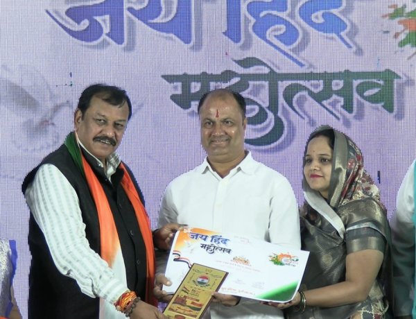 मानव सेवा और गौ सेवा में उत्कृष्ट योगदान: जन समर्पण सेवा संस्था के अध्यक्ष योगेन्द्र शर्मा बंटी एवं पत्नी सुमन शर्मा सम्मानित