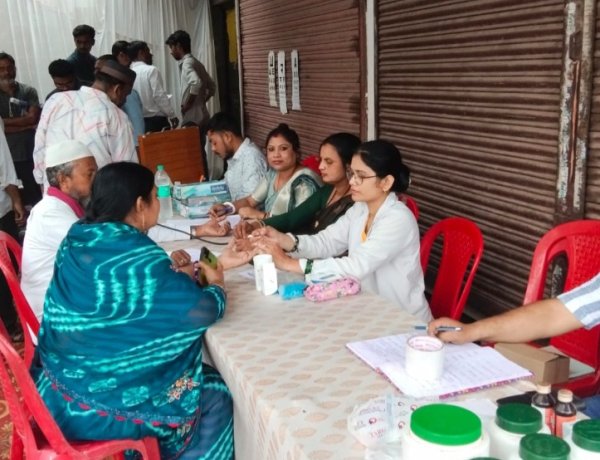 ईद मिलादुन्नबी से पहले भिलाई-3 में सेवा कार्यों की पहल, स्वास्थ्य शिविर में सैकड़ों लोगों ने कराया नि:शुल्क जांच और उपचार