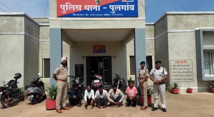 कार का शीशा तोड़ ₹4.90 लाख चोरी करने वाले गिरोह का पर्दाफाश, उत्सव होंडा का कर्मचारी निकला मास्टरमाइंड, 5 आरोपी गिरफ्तार