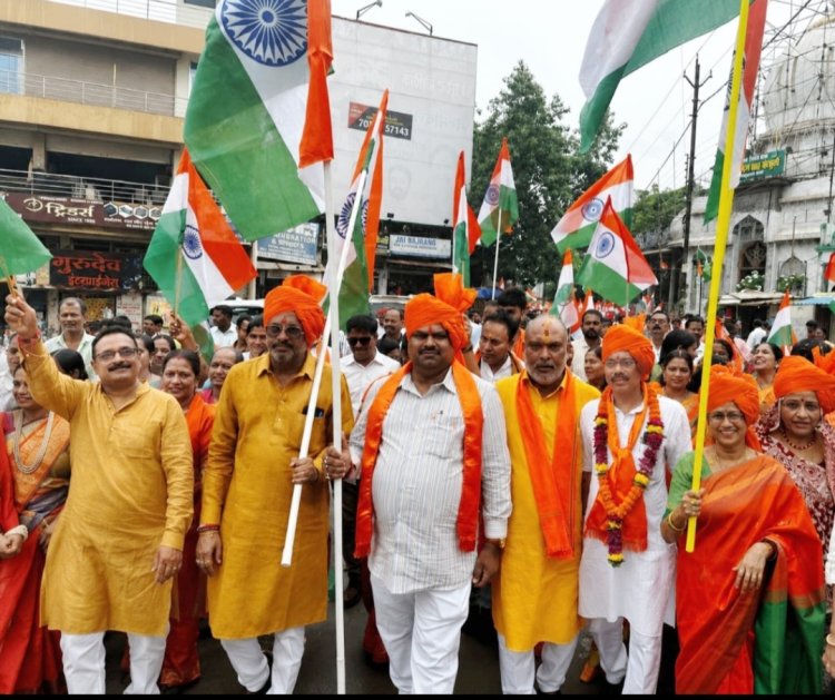 दुर्ग में निकली भव्य तिरंगा यात्रा, जेआरडी स्कूल मैदान से शहीद चौक तक गूंजे भारत माता के जयकारे; जनप्रतिनिधियों, युवाओं और सैकड़ों नागरिकों ने दिखाया राष्ट्रभक्ति का जज्बा