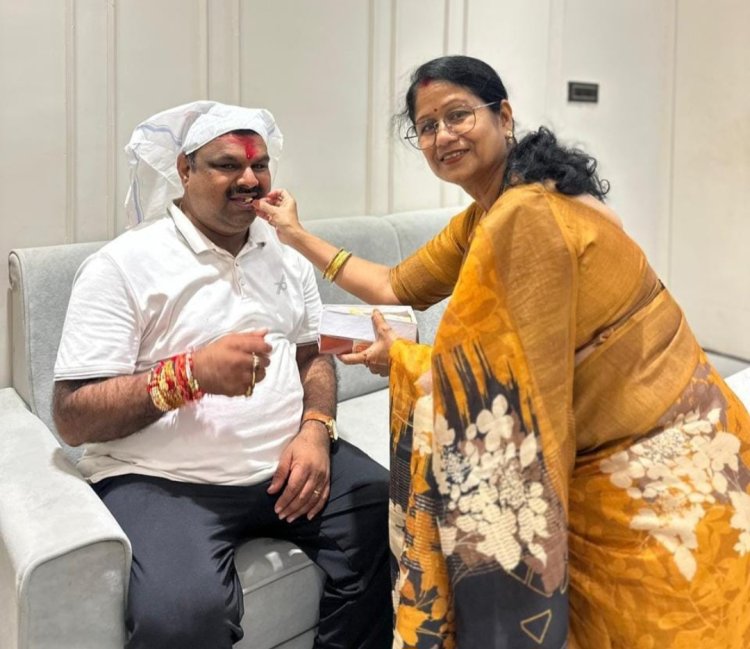 रक्षाबंधन पर महापौर ने शिक्षा मंत्री को बांधी राखी, दी सुख-समृद्धि और खुशहाली की शुभकामनाएं