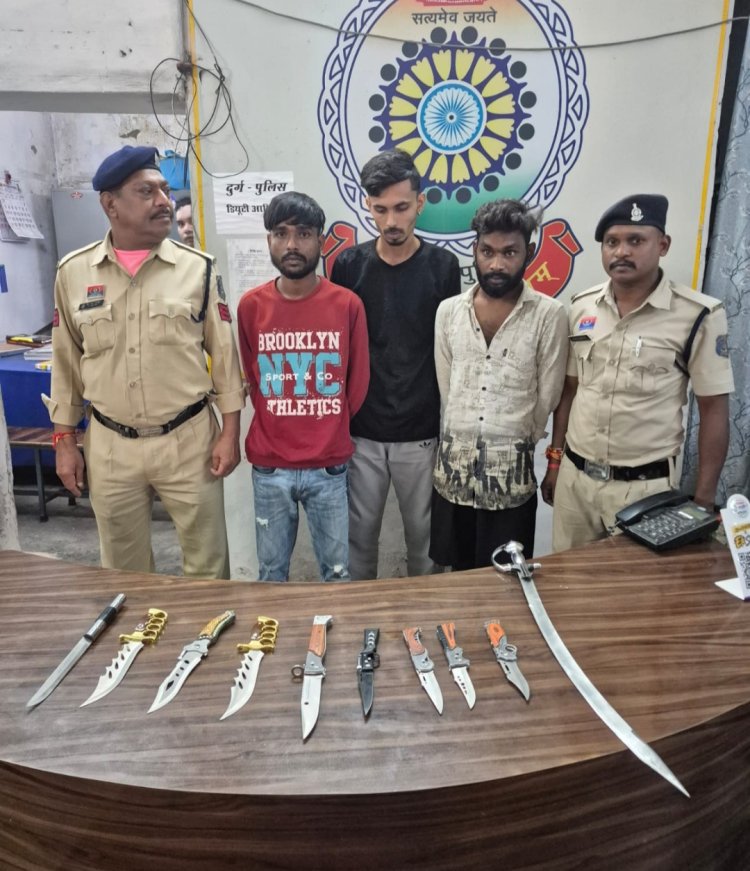 अपराध से पहले वार: दुर्ग पुलिस की चेकिंग में 05 पकड़े गए, 10 धारदार हथियार जप्त