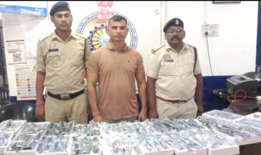 दुर्ग में नकली ब्रांडेड घड़ियों के कारोबार पर पुलिस का शिकंजा, टाइटन-फास्ट्रैक की 280 नकली घड़ियां जब्त