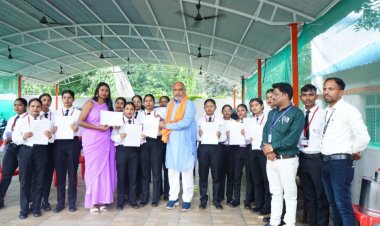 अंजोरा के 21 युवाओं को मिला रोजगार, विधायक ललित चंद्राकर ने बांटे ऑफर लेटर