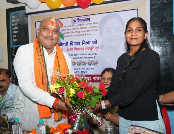 राज्य अलंकरण से सम्मानित तलवारबाज मोनिका साहू का विधायक ललित चंद्राकर ने किया सम्मान, कहा- बेटियों के लिए बनीं प्रेरणा