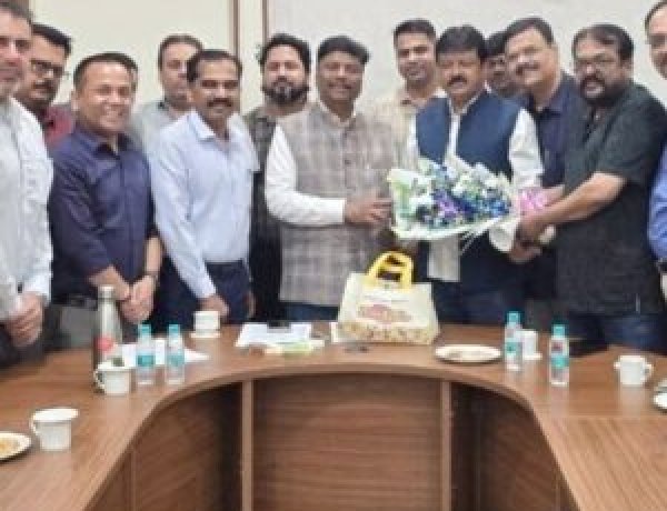 बस संचालकों की मांगों पर परिवहन मंत्री की बैठक, किराया वृद्धि, स्लीपर टैक्स और टाइमिंग समेत कई मुद्दों पर चर्चा
