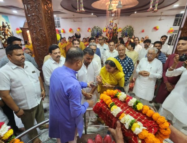 गंजपारा में निकली देवी भागवत की भव्य पोथी यात्रा, श्री देवी महात्मय कथा का हुआ शुभारंभ