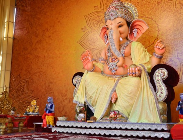 दुर्ग के पद्मनाभपुर मिनी स्टेडियम में विराजे विघ्नहर्ता, रामेश्वरम धाम सहित 21 नदियों के जल से होगा विशेष अभिषेक