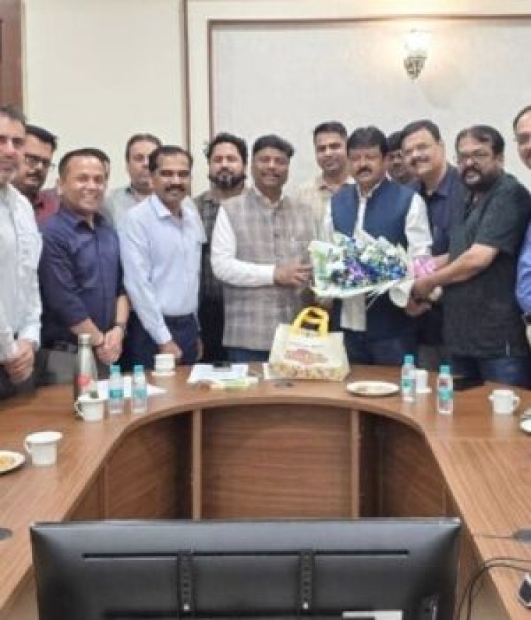 बस संचालकों की मांगों पर परिवहन मंत्री की बैठक, किराया वृद्धि, स्लीपर टैक्स और टाइमिंग समेत कई मुद्दों पर चर्चा
