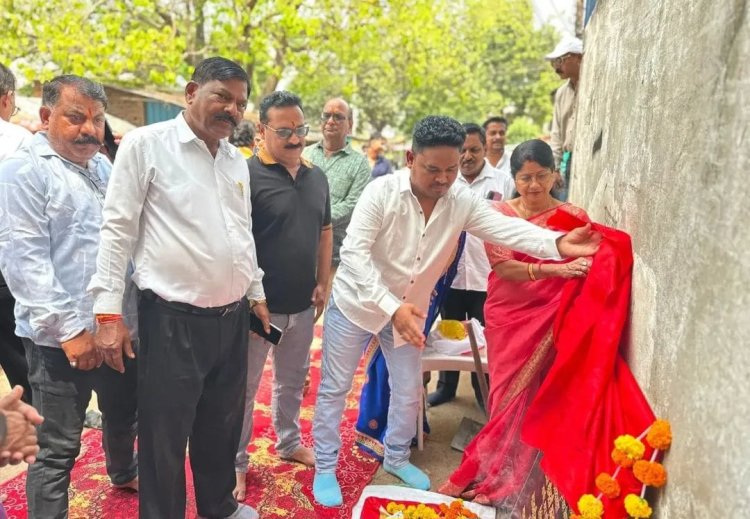 दुर्ग : वार्ड 37 के कब्रपारा चौक में विकास कार्य को मिली रफ्तार, 9.88 लाख की सीसी रोड का महापौर ने किया भूमिपूजन