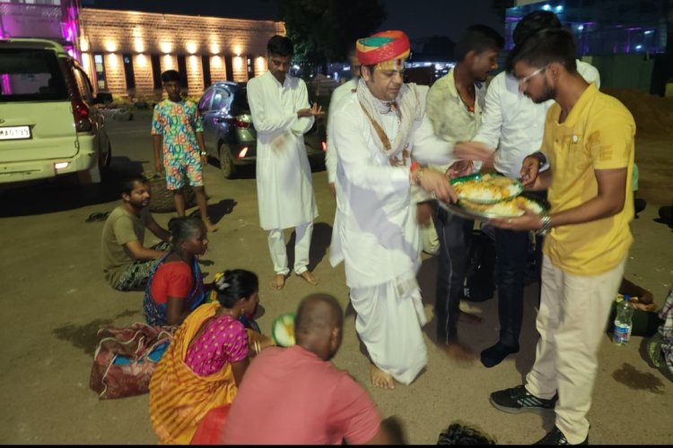 9 साल से जारी जनसेवा को मिला संत का आशीर्वाद, राजीव कृष्ण महाराज ने संस्था के कार्यों को सराहा
