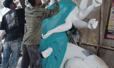 नवरात्रि के लिए दिन-रात माता की प्रतिमाओं को अंतिम रूप देने में जुटे थनोद के मूर्तिकार, पद्मनाभपुर के जनता मार्केट  में 32वें वर्ष जगन्नाथ मंदिर पुरी की थीम पर सजेगा आकर्षक पंडाल