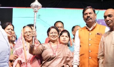 जवाहर नगर में धूमधाम से मना दशहरा उत्सव, महापौर अलका बाघमार का चांदी की गदा से सम्मान