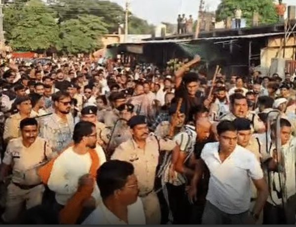 बालोद एसिड अटैक: आरोपियों का मुंडन, पैदल कोर्ट तक ले गई पुलिस; भीड़ ने की फांसी की मांग