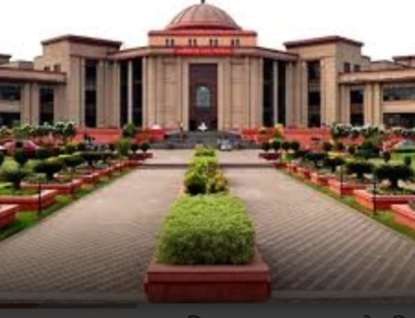 सड़कों की बदहाली पर हाईकोर्ट सख्त, कहा- सड़क बनाना और दुरुस्त रखना कोर्ट का काम नहीं
